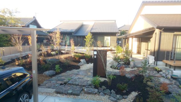 知多市　新舞子造園工事7　植栽、マルチングを経て完成